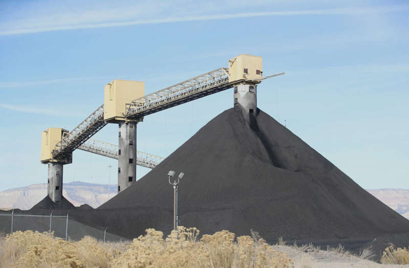Biden endurece los límites a la contaminación tóxica de las centrales eléctricas de carbón
