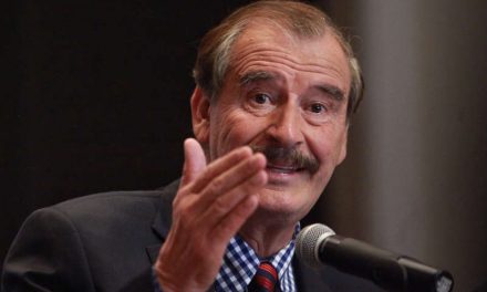 El expresidente mexicano Vicente Fox se hospitalizó por covid, según medios