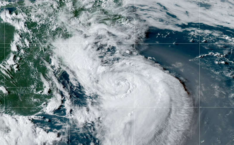 El huracán Henri pone a 42 millones bajo alertas en la costa noreste de Estados Unidos