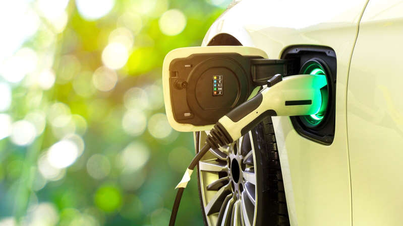 Estados Unidos quiere que la mitad de las ventas de autos nuevos sean electrificados