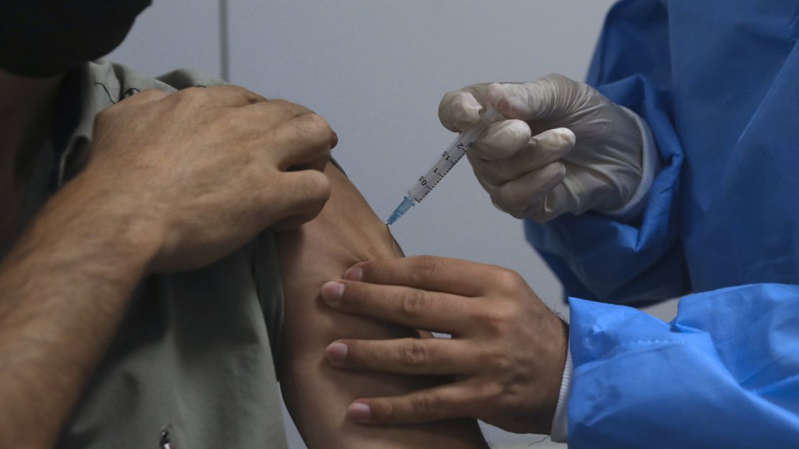 ¿Quiénes son elegibles para recibir la tercera dosis de la vacuna?
