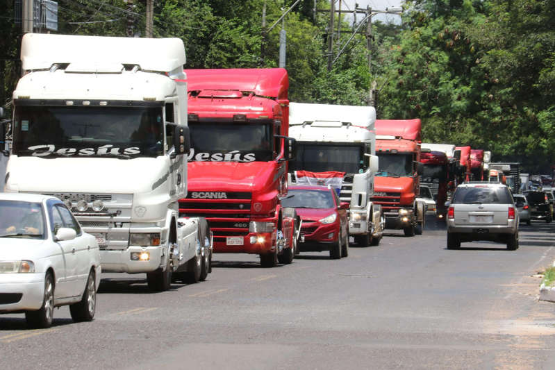 Empresarios paraguayos presentan una denuncia ante la Fiscalía por los cortes de rutas