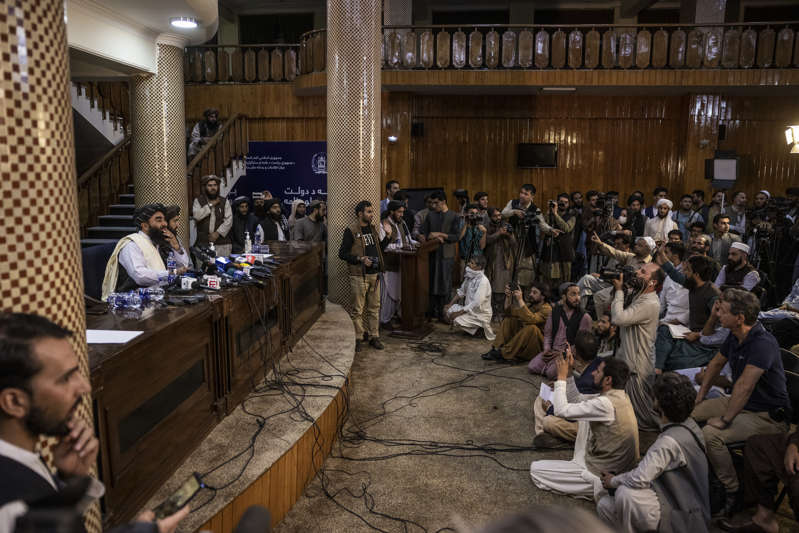 Los talibanes aumentan su presencia en las redes sociales, con lo que desafían las prohibiciones de las plataformas