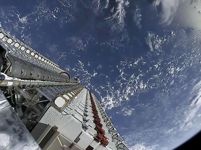 Satélites Starlink de SpaceX que casi colisionan con otras naves están “fuera de control”, predice científico