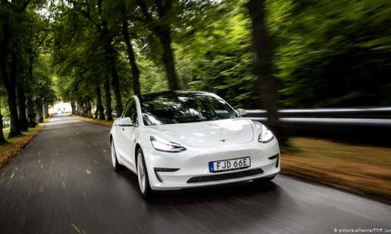 Concretan en Estados Unidos una de las compras más grandes de autos eléctricos Tesla