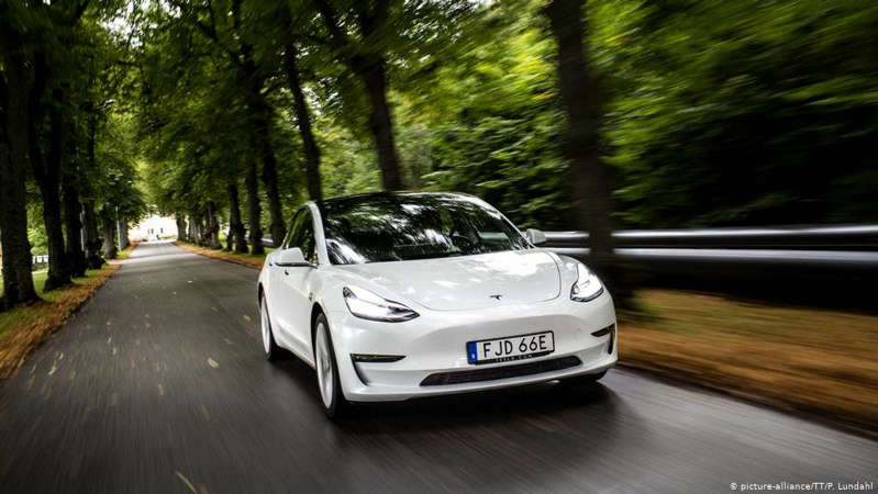 Concretan en Estados Unidos una de las compras más grandes de autos eléctricos Tesla