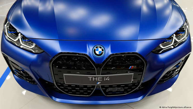 BMW lanza grito de batalla contra Tesla con la producción del i4