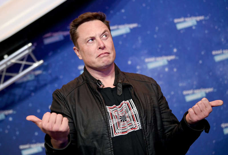 Elon Musk vende oficialmente el 10% de sus acciones después de controvertida encuesta de Twitter