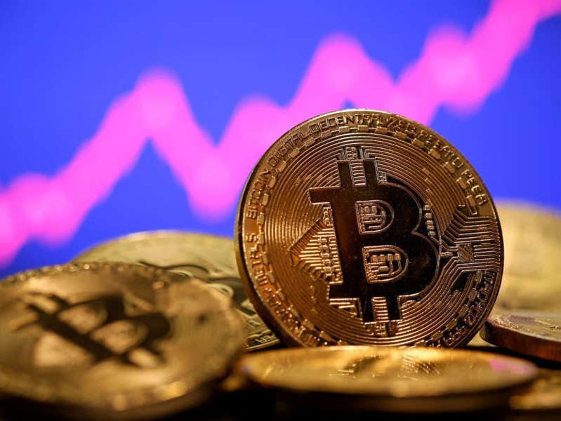 Precio de Bitcoin alcanza un récord histórico en medio del frenesí del mercado de criptomonedas