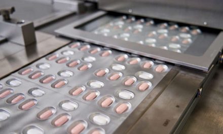Estados Unidos y Pfizer pactan posible píldora contra COVID-19