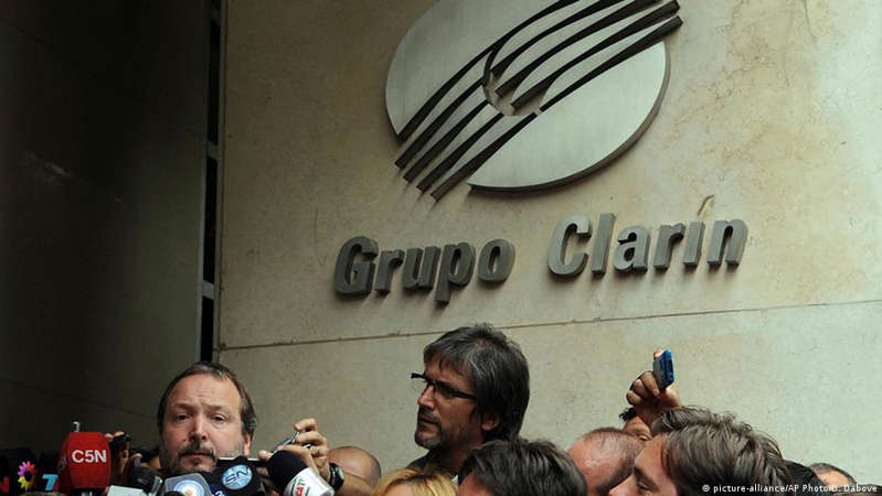 Argentina especula sobre el origen del violento ataque a Clarín