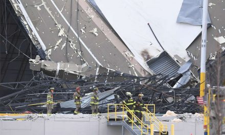 Sube a 6 la cifra de muertos en el almacén de Amazon destruido por un tornado en Illinois