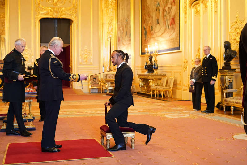 Hamilton recibe título de caballero en Reino Unido