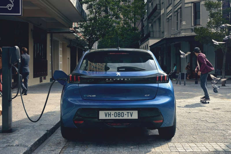 Peugeot solo venderá coches eléctricos en Europa para 2030