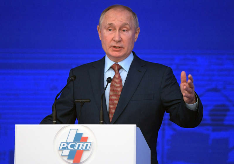Putin avisa de que Rusia responderá con firmeza a pasos occidentales hostiles