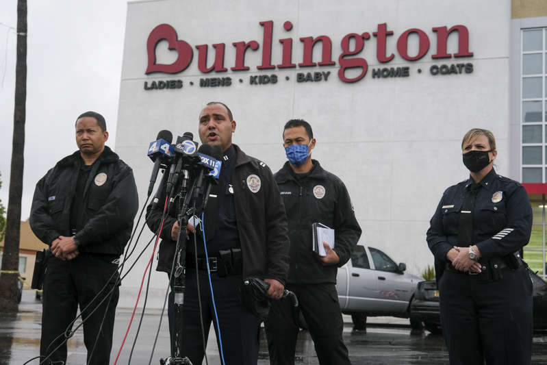 Mueren 2 personas por tiroteo en una tienda de Los Ángeles