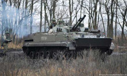 Rusia termina sus polémicas maniobras militares junto a la frontera de Ucrania