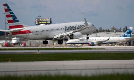 Cifras récord de contagios por Ómicron en Florida provoca cancelación de decenas de vuelos