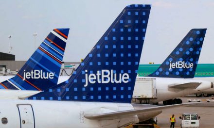 JetBlue recorta alrededor de 1.280 vuelos hasta mediados de enero por obstáculos de ómicron