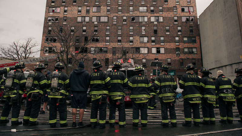 FDNY: se esperan “numerosas muertes” en el que podría ser el peor incendio ocurrido en NYC en más de 30 años