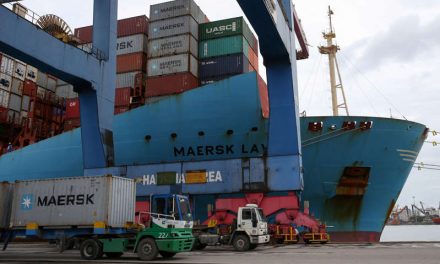 Grupo naviero Maersk espera que persistan retrasos en transporte de carga