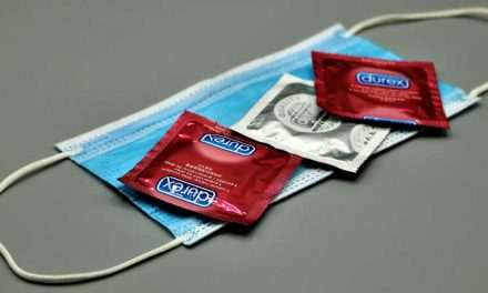 El fabricante de condones más grande del mundo dice que sus ventas se desplomaron durante la pandemia