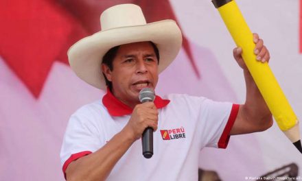 Desaprobación de presidente Pedro Castillo sube a 60 % en Perú