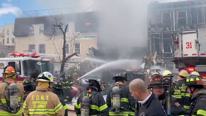 Edificio en El Bronx colapsa tras explosión de gas