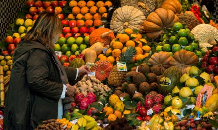 Francia dice adiós al embalaje en plástico de frutas y verduras pequeñas