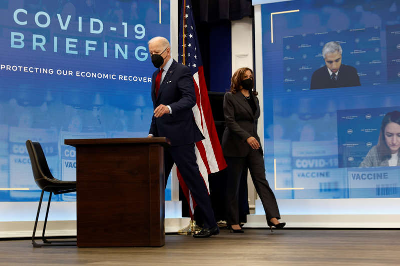 Biden ordena a su Gobierno duplicar la compra de pastillas contra la covid-19