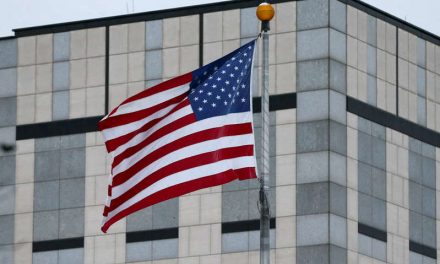 Embajada de EEUU en Ucrania insta a los estadounidenses a considerar irse ahora