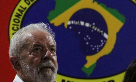 Lula dice que si llega al poder gobernará con jóvenes y descarta a Rousseff