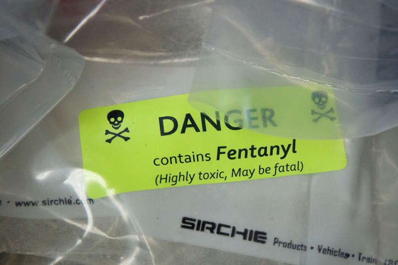 Hallan 100 bolsas de fentanilo en el dormitorio de un niño de Connecticut que murió por sobredosis