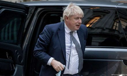 Boris Johnson se disculpa tras informe sobre fiestas durante pandemia