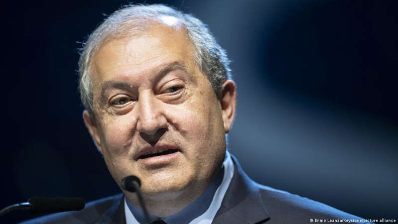 Renuncia el presidente de Armenia ante su inoperancia política en la práctica