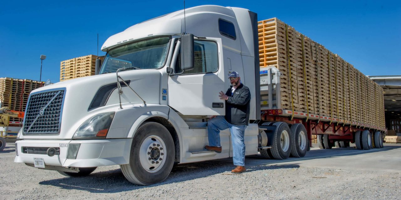 Compañía en Texas ofrece $14,000 dólares semanales para choferes de camión