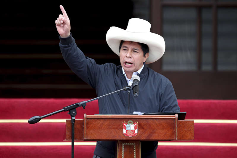 Presidente de Perú elige nuevo gabinete, tercero en 6 meses