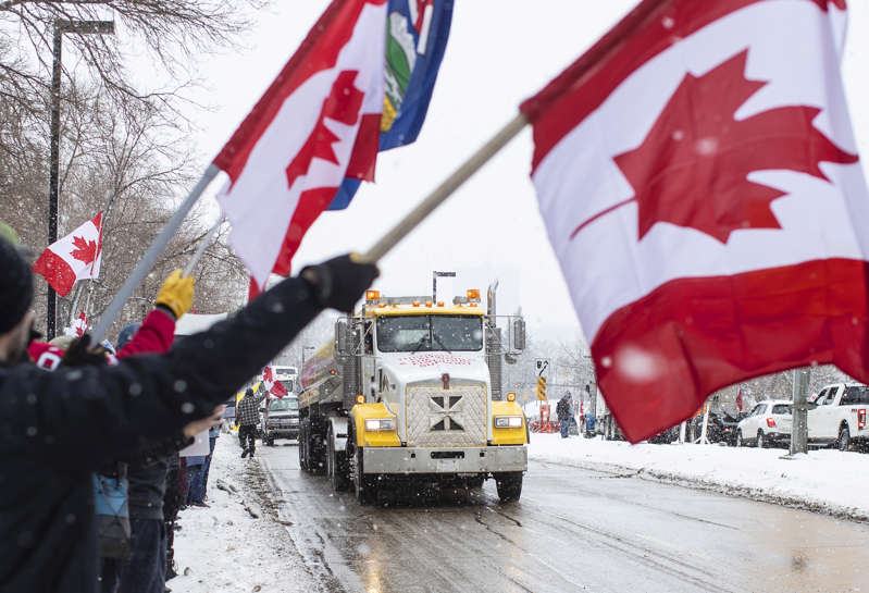 Protestas contra medidas por COVID-19 se extienden en Canadá
