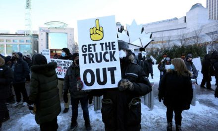 Alcalde canadiense discute con Ted Cruz, quien animó a los camioneros a dejar sin suministros al país