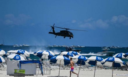 Helicóptero se estrelló cerca de decenas de bañistas en playa de Miami Beach