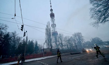 Rusia ataca la torre de televisión de Kiev tras advertir a ciudadanos que abandonaran sus hogares