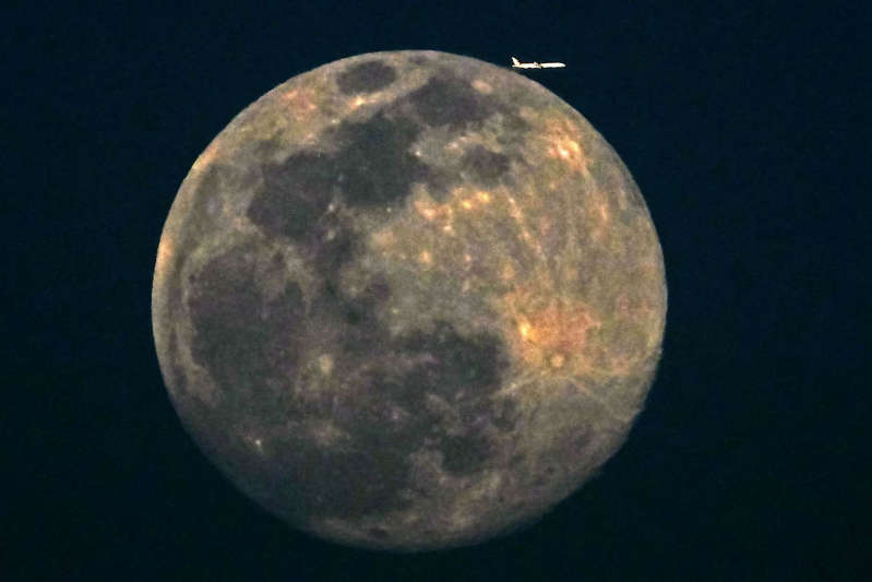 Basura espacial “misteriosa” en camino de estrellarse contra la Luna a 5,800 mph el viernes