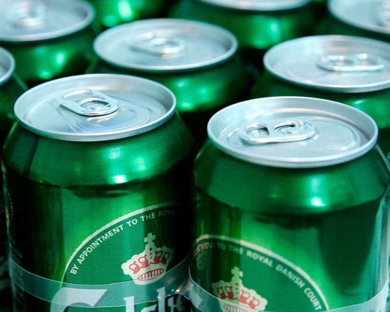 Cerveceras Carlsberg y Heineken se van de Rusia