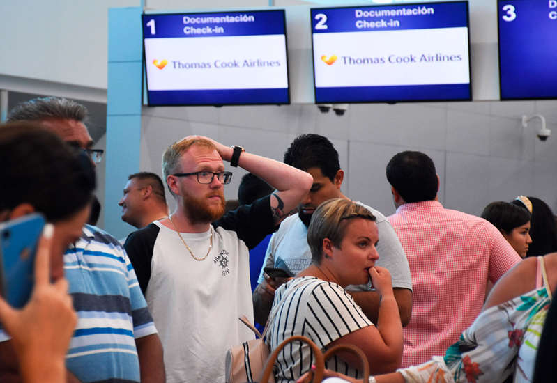 Pasajeros del Aeropuerto Internacional de Cancún, México,  huyen tras escuchar ruidos similares a una balacera