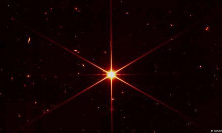 El telescopio James Webb envía la primera foto unificada de una estrella lejana