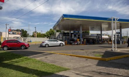 Nicaragua congela el precio de los combustibles en más de 4 dólares por galón