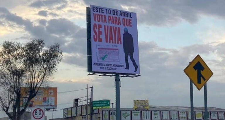 “Vota para que se vaya”; aparecen anuncios en contra del sexagenario presidente de México