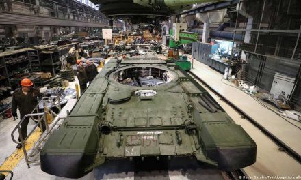 El mayor fabricante de tanques de Rusia detiene su producción por problemas de suministro, según Ucrania