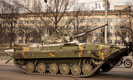 Fuerzas ucranianas hacen retroceder a las tropas de Putin 44 millas cerca de Kiev, según jefes de defensa