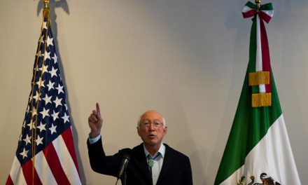 Embajador de EE.UU. en México, Ken Salazar, advierte sobre riesgos por Ley de la Industria Eléctrica